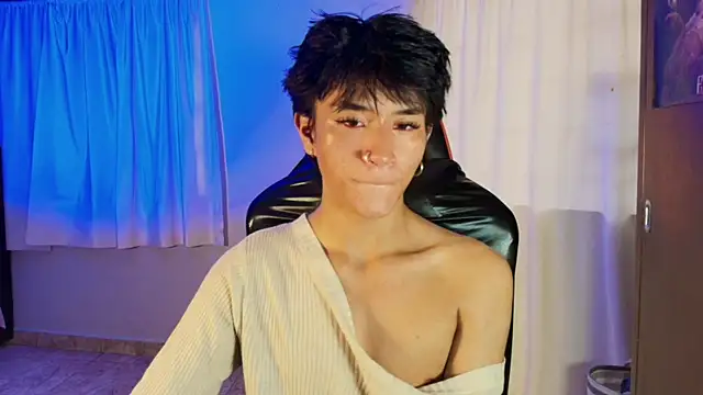 Snapshot of cococumps chatting on 06/19/26, 11:36 cococumps online show from 06/19/26, 11:36