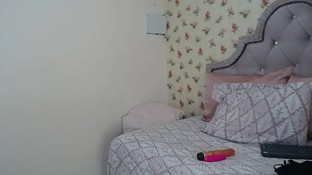 Snapshot of crystal_watson0 chatting on 04/04/26, 01:30 crystal watson0 online show from 04/04/26, 01:30