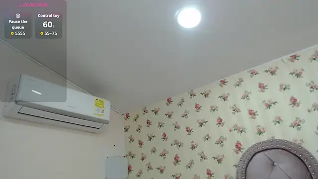 crystal watson0 online show from 04/21/26, 01:39
