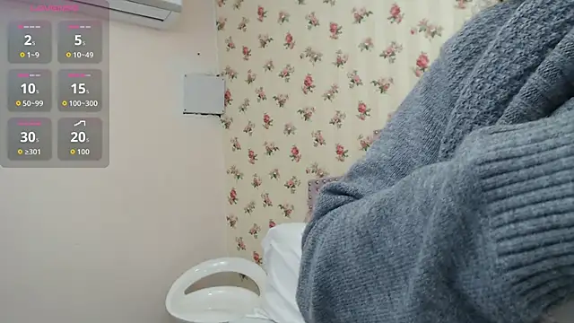 Snapshot of crystal_watson0 chatting on 05/10/26, 12:32 crystal watson0 online show from 05/10/26, 12:32