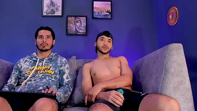 Snapshot of ReubenandScott chatting on 03/31/26, 11:27 ReubenandScott online show from 03/31/26, 11:27