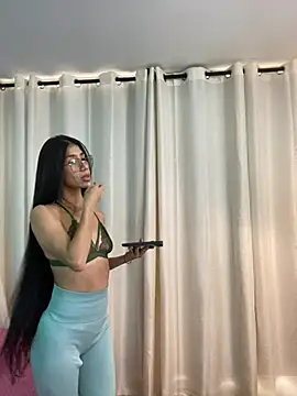 Snapshot of giana_gill chatting on 04/27/26, 05:11 giana gill online show from 04/27/26, 05:11