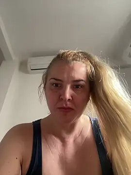 Snapshot of Maria3879 chatting on 03/20/26, 01:49 Maria3879 online show from 03/20/26, 01:49