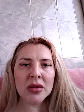 Snapshot of Maria3879 chatting on 04/15/26, 07:10 Maria3879 online show from 04/15/26, 07:10