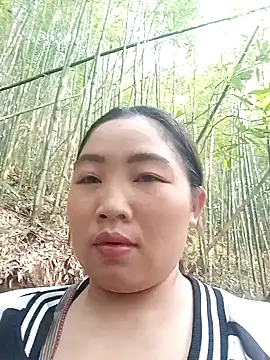 Snapshot of Huemy098 chatting on 04/21/26, 12:12 Huemy098 online show from 04/21/26, 12:12