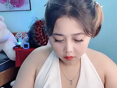Snapshot of Nhanlu009 chatting on 04/16/26, 11:44 Nhanlu009 online show from 04/16/26, 11:44