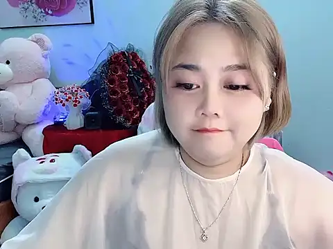 Snapshot of Nhanlu009 chatting on 04/22/26, 12:18 Nhanlu009 online show from 04/22/26, 12:18