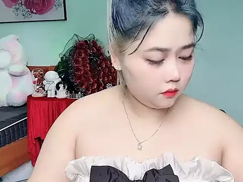Snapshot of Nhanlu009 chatting on 05/02/26, 05:56 Nhanlu009 online show from 05/02/26, 05:56