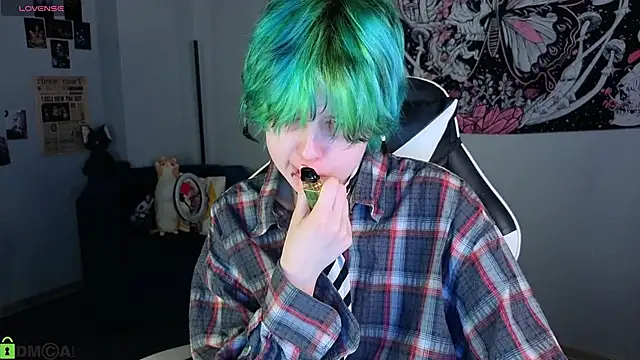 Snapshot of LittleKittenStar chatting on 04/28/26, 03:22 LittleKittenStar online show from 04/28/26, 03:22