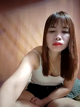 Snapshot of Reeoo-93 chatting on 04/15/26, 10:21 Reeoo-93 online show from 04/15/26, 10:21
