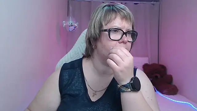 Snapshot of BonnnyBoobsy chatting on 05/19/26, 06:58 BonnnyBoobsy online show from 05/19/26, 06:58
