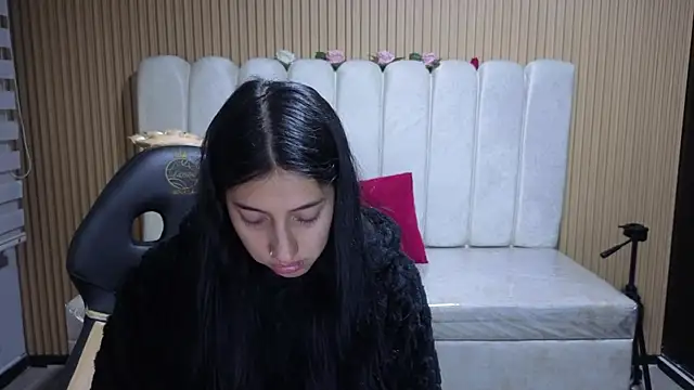 Snapshot of Melannyy_V chatting on 04/16/26, 12:39 Melannyy V online show from 04/16/26, 12:39