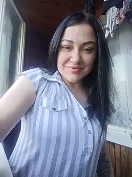 Snapshot of Elsie-Nora chatting on 06/12/26, 04:44 Elsie-Nora online show from 06/12/26, 04:44