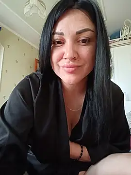 Snapshot of Elsie-Nora chatting on 07/07/26, 06:05 Elsie-Nora online show from 07/07/26, 06:05