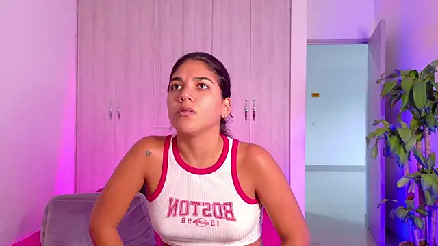 isabellahofmann online show from 04/15/26, 10:32