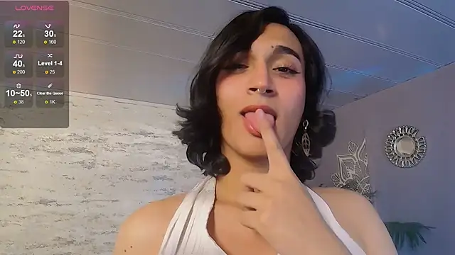 Zoee Kiss  online show from 05/11/26, 11:46