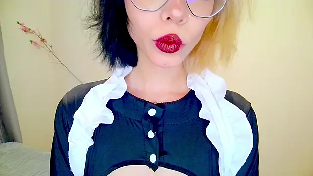 Snapshot of Layla_Muur chatting on 03/31/26, 02:17 Layla Muur online show from 03/31/26, 02:17