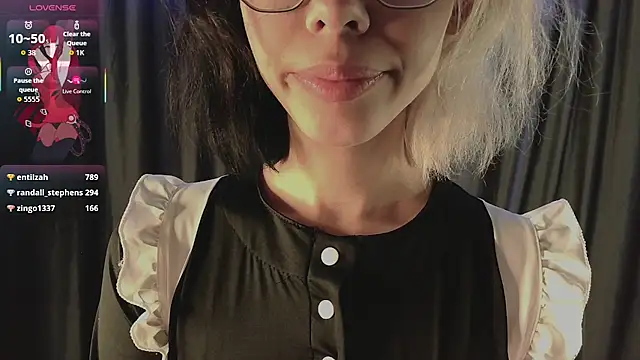 Snapshot of Layla_Muur chatting on 04/24/26, 02:19 Layla Muur online show from 04/24/26, 02:19