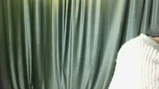 Snapshot of Layla_Muur chatting on 05/15/26, 05:09 Layla Muur online show from 05/15/26, 05:09