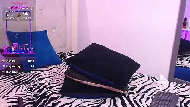 Snapshot of Jorinde_Sexy chatting on 04/18/26, 05:17 Jorinde Sexy online show from 04/18/26, 05:17