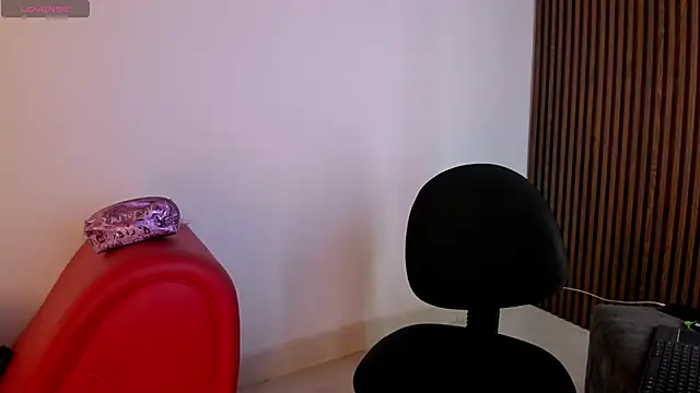 Snapshot of CandyGlow_ chatting on 05/02/26, 06:57 CandyGlow online show from 05/02/26, 06:57