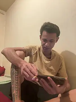 Snapshot of RafaelTitanX chatting on 04/22/26, 10:22 RafaelTitanX online show from 04/22/26, 10:22