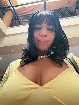 Snapshot of MonserratJons01 chatting on 06/07/26, 03:49 MonserratJons01 online show from 06/07/26, 03:49