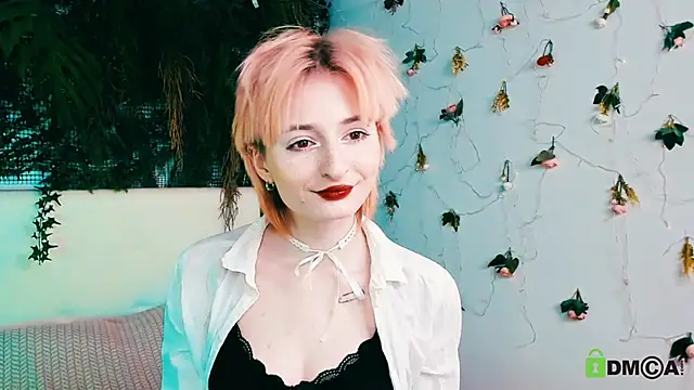 Snapshot of Kira__Cutie chatting on 04/24/26, 08:33 Kira Cutie online show from 04/24/26, 08:33