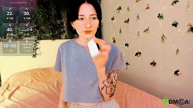 Snapshot of Kira__Cutie chatting on 05/28/26, 09:23 Kira Cutie online show from 05/28/26, 09:23