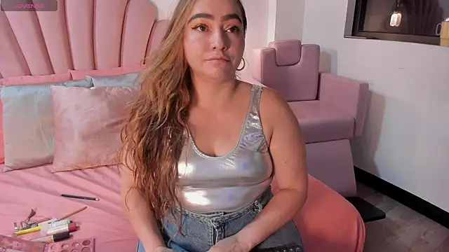Snapshot of SabrinaVantress chatting on 08/04/26, 04:04 SabrinaVantress online show from 08/04/26, 04:04