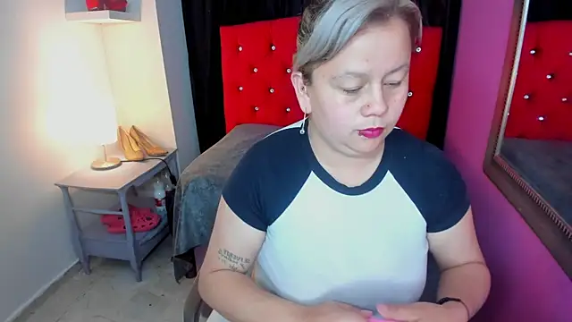 Snapshot of ScarletBigTitties chatting on 04/17/26, 11:57 ScarletBigTitties online show from 04/17/26, 11:57