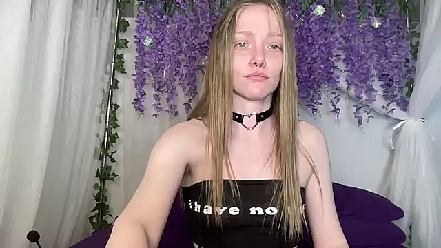 ElfGirlAna online show from 05/11/26, 02:34