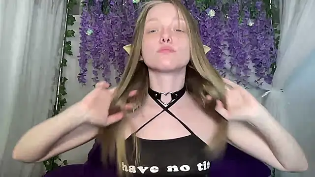 ElfGirlAna online show from 05/11/26, 02:45