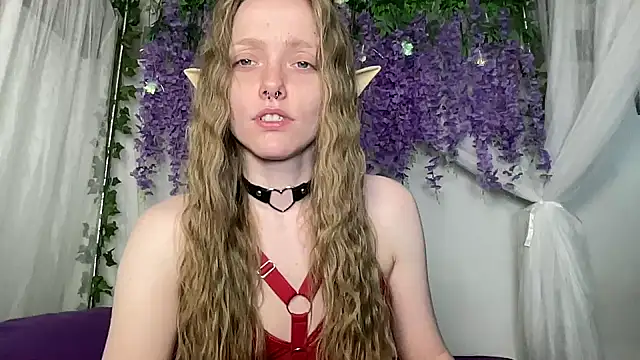 Snapshot of ElfGirlAna chatting on 06/25/26, 02:43 ElfGirlAna online show from 06/25/26, 02:43