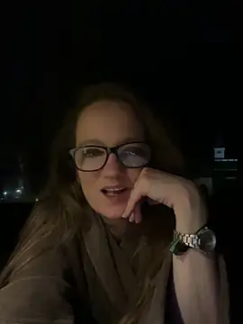 Snapshot of LizzieZ1975 chatting on 05/02/26, 10:48 LizzieZ1975 online show from 05/02/26, 10:48