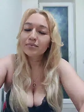 LexaVelure online show from 05/04/26, 08:05