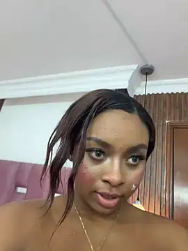 Snapshot of Kloe_rousse01 chatting on 04/28/26, 02:27 Kloe rousse01 online show from 04/28/26, 02:27
