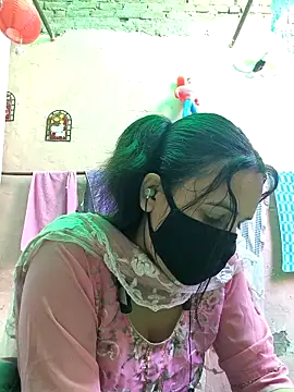 Snapshot of REENA-STRIP chatting on 05/05/26, 05:37 REENA-STRIP online show from 05/05/26, 05:37