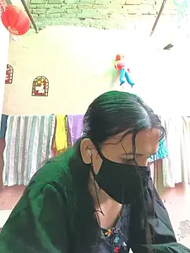 Snapshot of REENA-STRIP chatting on 05/14/26, 06:42 REENA-STRIP online show from 05/14/26, 06:42