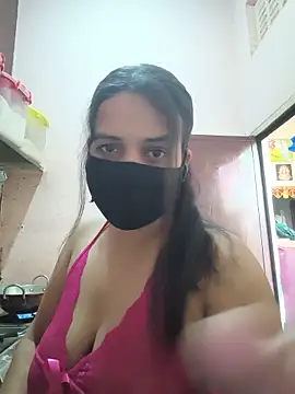 Snapshot of REENA-STRIP chatting on 05/18/26, 08:20 REENA-STRIP online show from 05/18/26, 08:20
