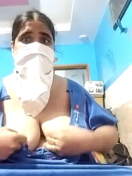Snapshot of MoonlightMira chatting on 07/07/26, 03:42 MoonlightMira online show from 07/07/26, 03:42