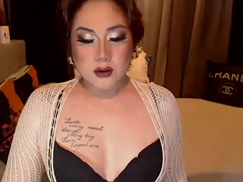 Snapshot of YourMistressAggy chatting on 04/17/26, 07:28 YourMistressAggy online show from 04/17/26, 07:28