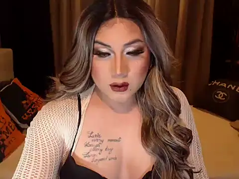 Snapshot of YourMistressAggy chatting on 04/18/26, 07:18 YourMistressAggy online show from 04/18/26, 07:18