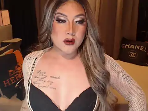 Snapshot of YourMistressAggy chatting on 04/21/26, 06:12 YourMistressAggy online show from 04/21/26, 06:12