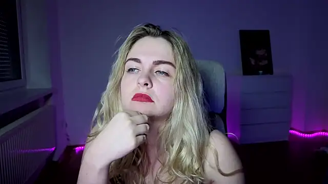 Snapshot of EvaKraz chatting on 04/19/26, 06:10 EvaKraz online show from 04/19/26, 06:10