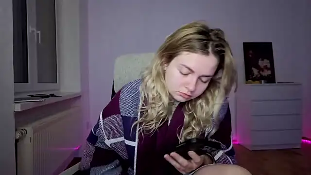 Snapshot of EvaKraz chatting on 05/21/26, 03:24 EvaKraz online show from 05/21/26, 03:24
