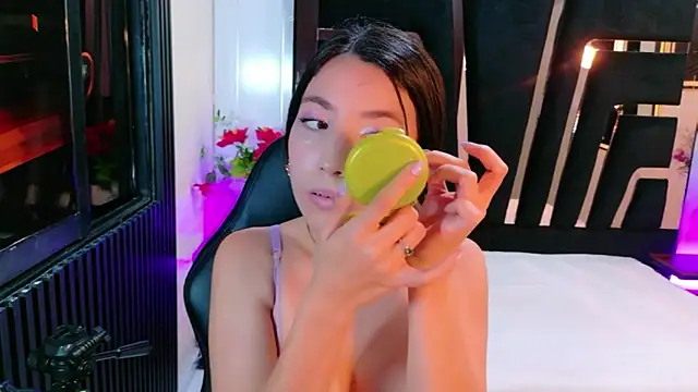 Snapshot of MiaLovelyn chatting on 04/16/26, 08:31 MiaLovelyn online show from 04/16/26, 08:31