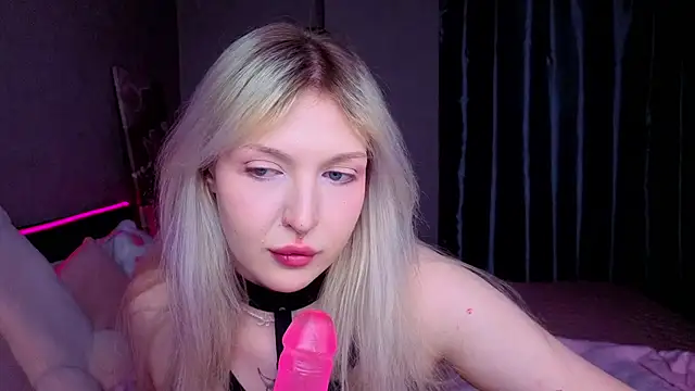 Snapshot of BlondieSummer chatting on 04/18/26, 03:16 BlondieSummer online show from 04/18/26, 03:16