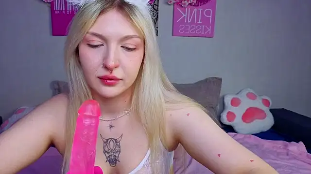 Snapshot of BlondieSummer chatting on 05/02/26, 11:15 BlondieSummer online show from 05/02/26, 11:15