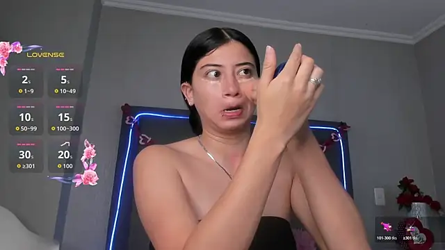 Snapshot of mia_gomez7 chatting on 04/17/26, 01:03 mia gomez7 online show from 04/17/26, 01:03
